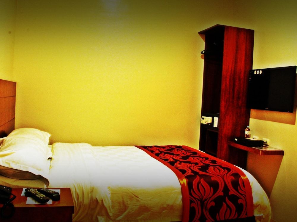 Avenue Suites Hotel Economy Room