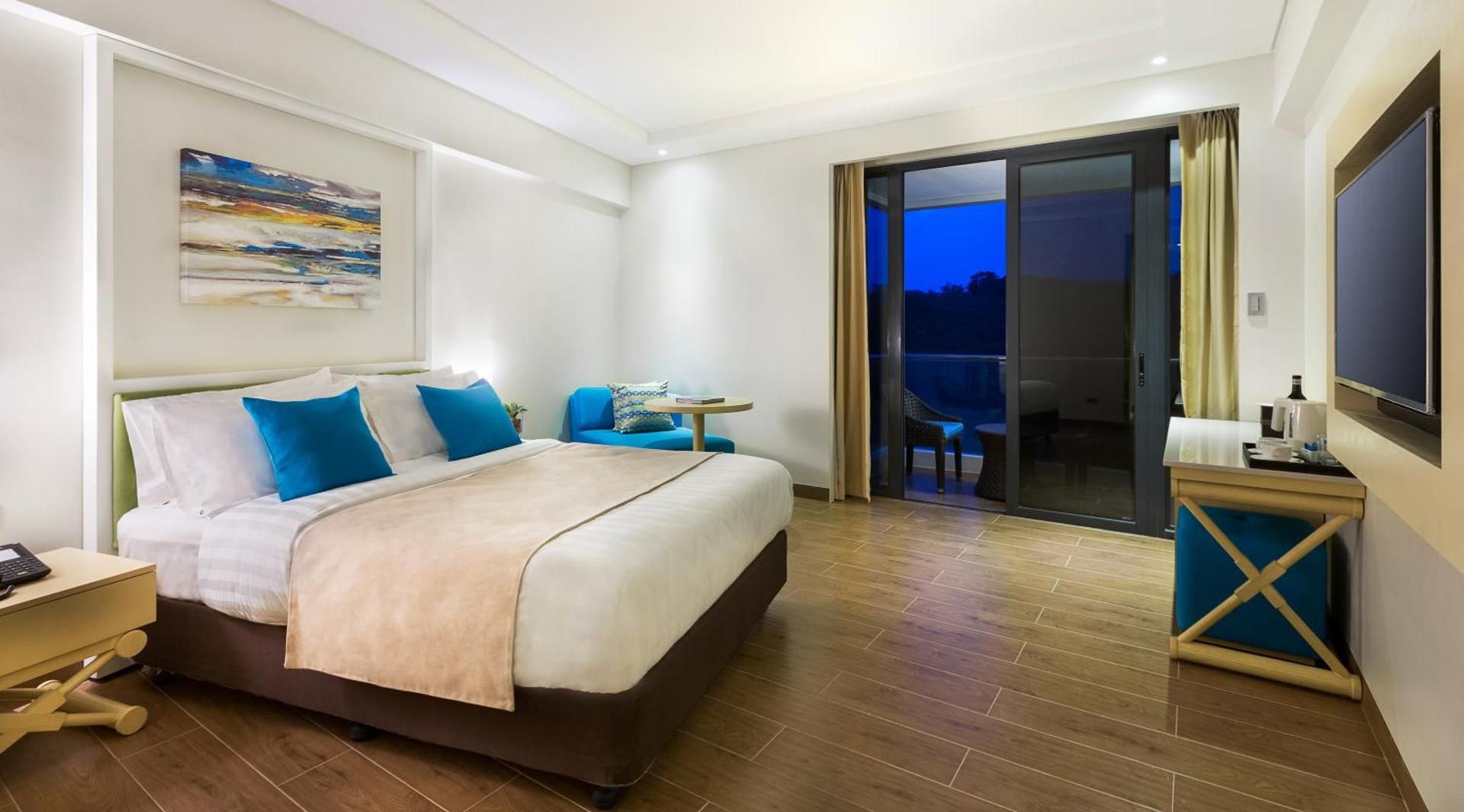 Premier with Free Shuttle to DMall