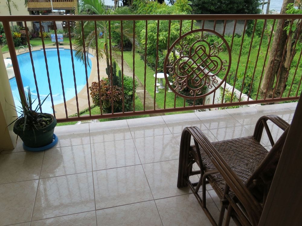 Wellbeach Dive Resort Deluxe Double Room, Sea View 2