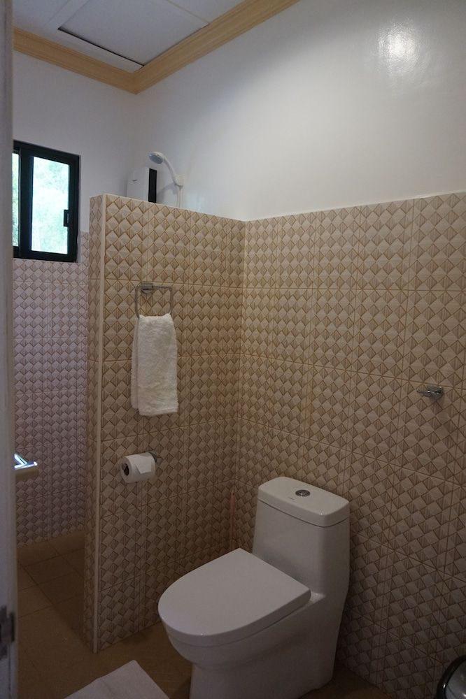 Wellbeach Dive Resort Family Room (No View) 9