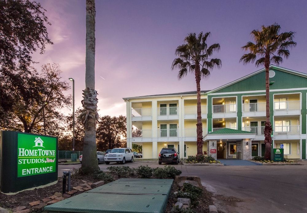 undefined HomeTowne Studios by Red Roof Houston - Northwest 9