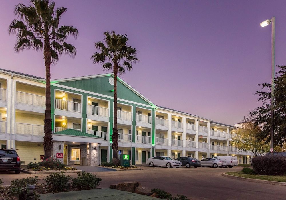 undefined HomeTowne Studios by Red Roof Houston - Northwest 10