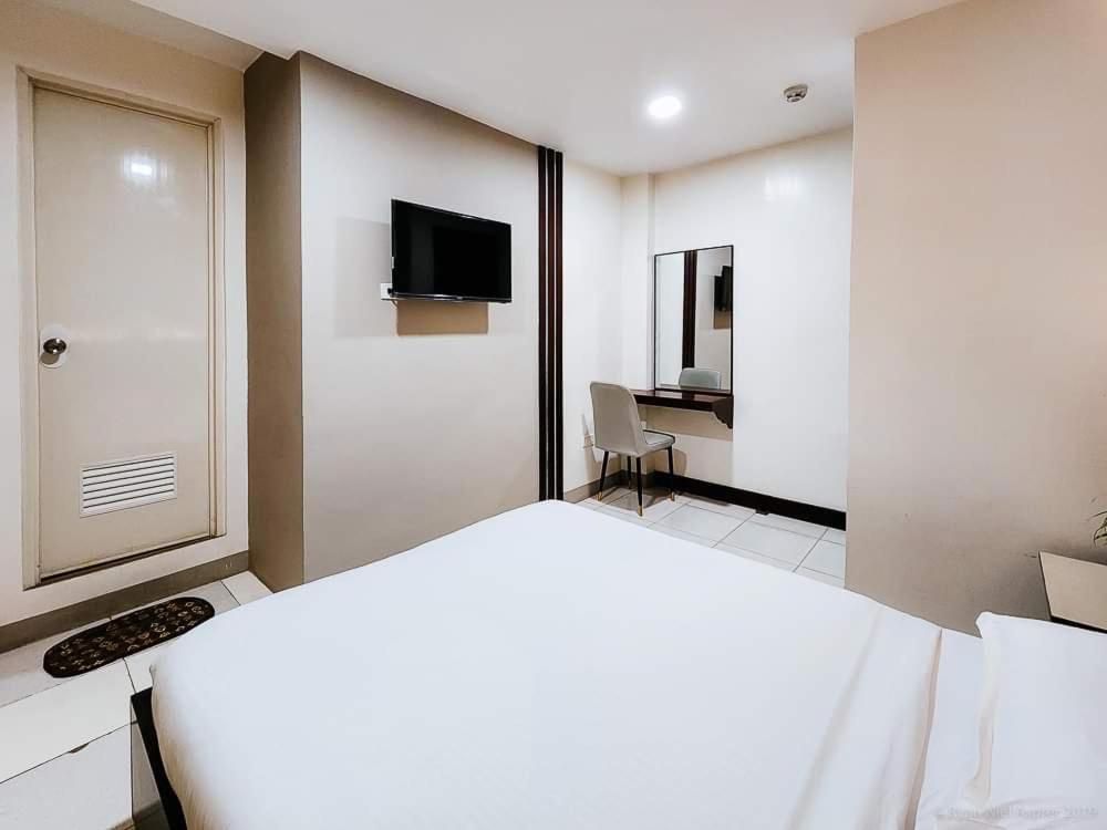 Bamboo Garden Business Inn Deluxe Double Bedroom 3