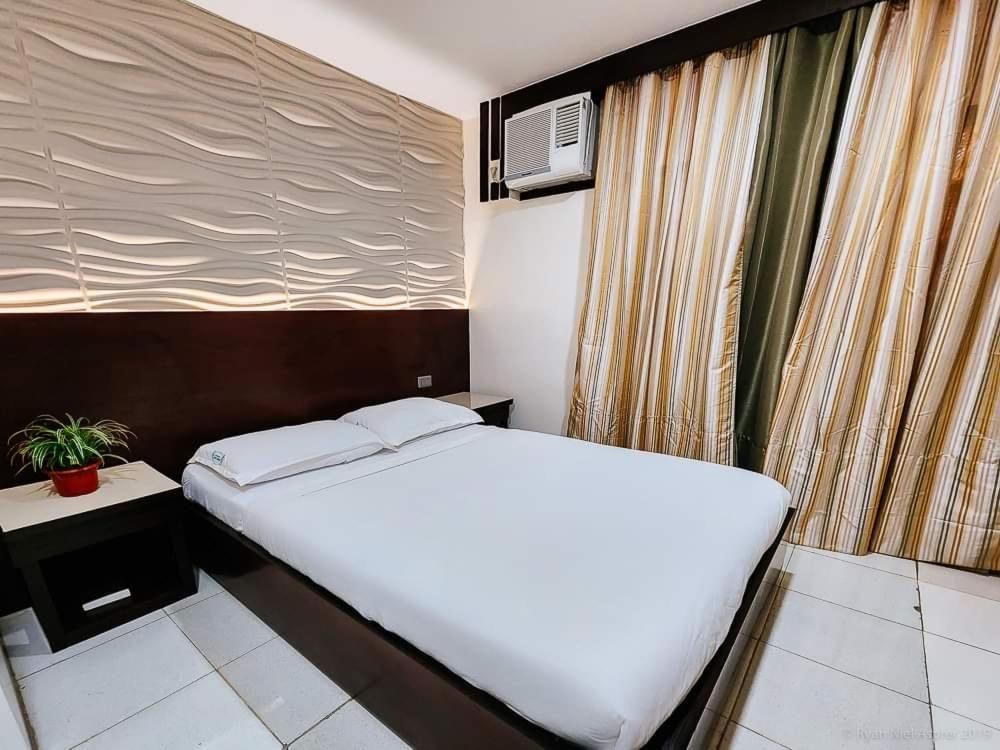 Bamboo Garden Business Inn Deluxe Double Bedroom