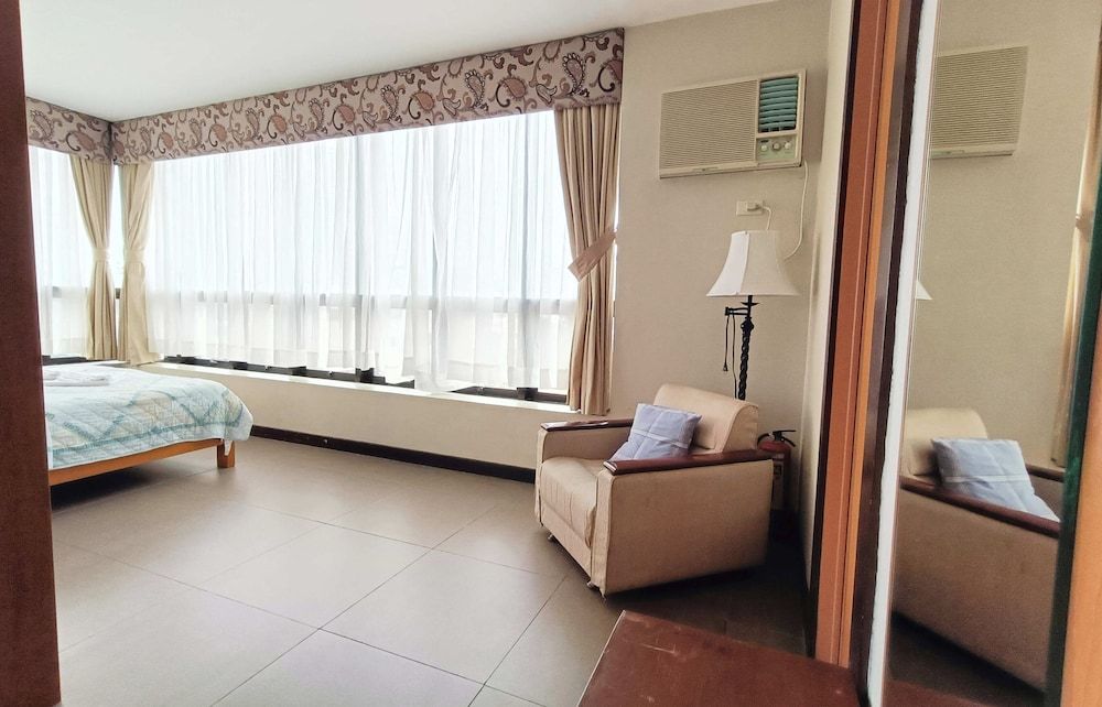 Fuente Oro Business Suites Cebu powered by Cocotel Superior Family Room 13