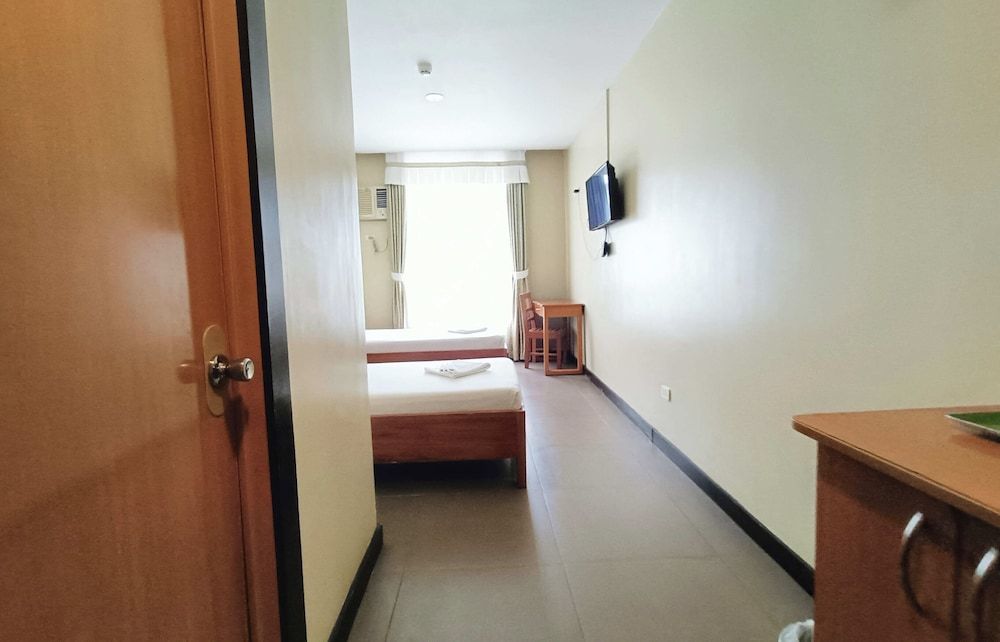 Fuente Oro Business Suites Cebu powered by Cocotel Standard Twin Room 7