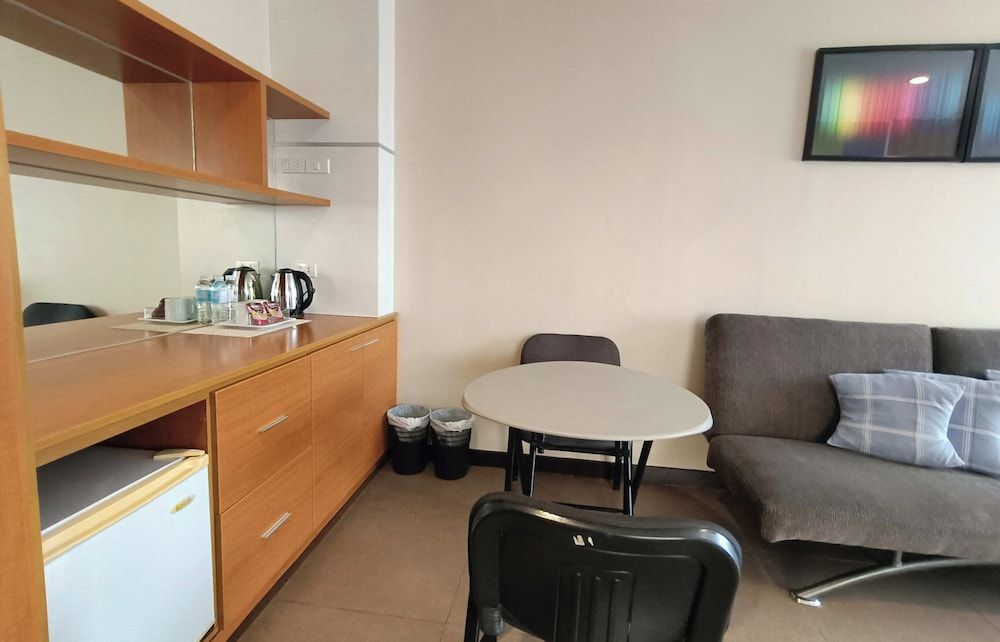 Fuente Oro Business Suites Cebu powered by Cocotel Superior Family Room 15