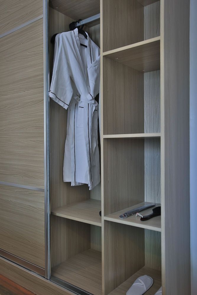 undefined Valero Grand Suites by Swiss-Belhotel Makati 8