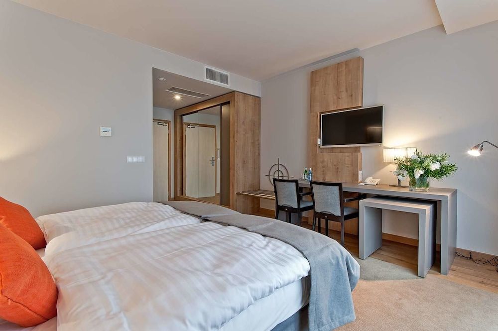 Hotel Forza Deluxe Double or Twin Room