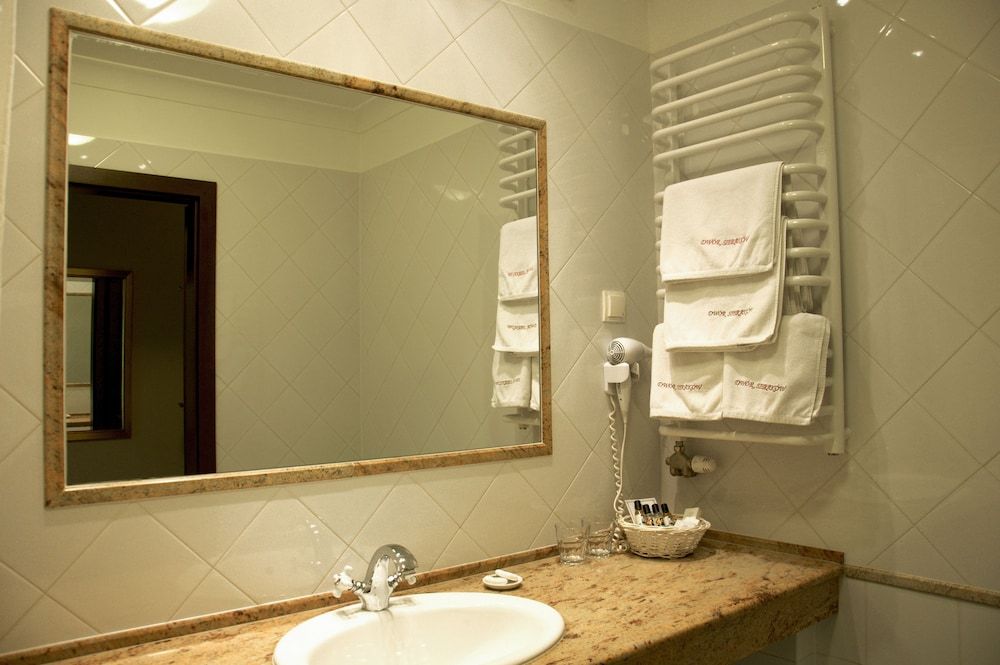 Dwór Sieraków Standard Double or Twin Room 8