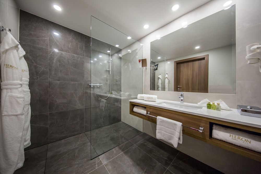 Heron Live Hotel Comfort Double Room, Lake View (Plus; free spa access) 4