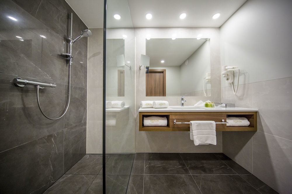 Heron Live Hotel Comfort Double Room (free spa access) 5