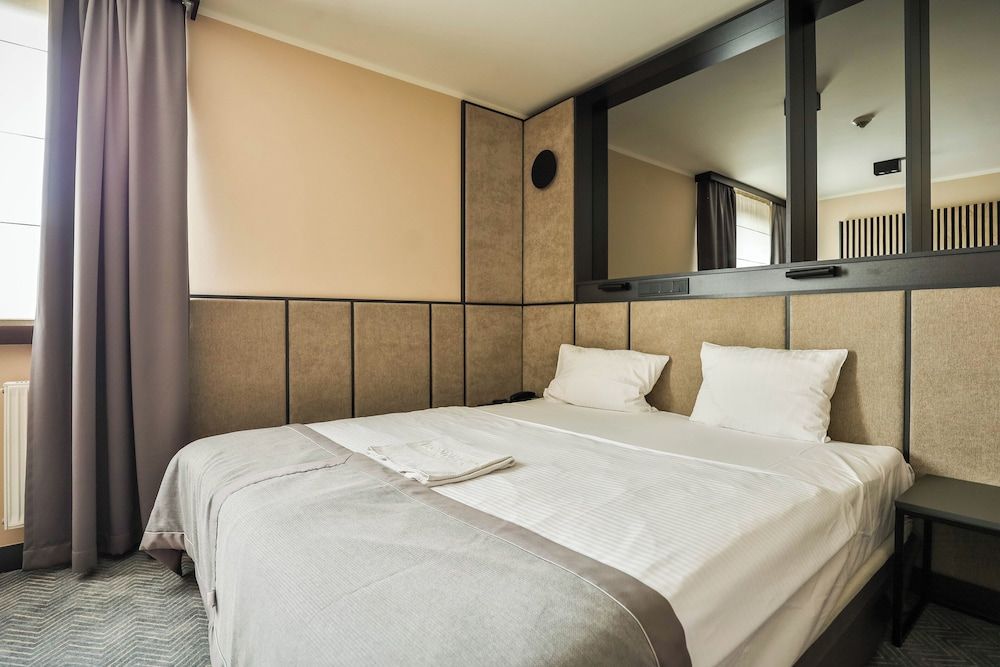 Hotel Ilonn Comfort Room 4