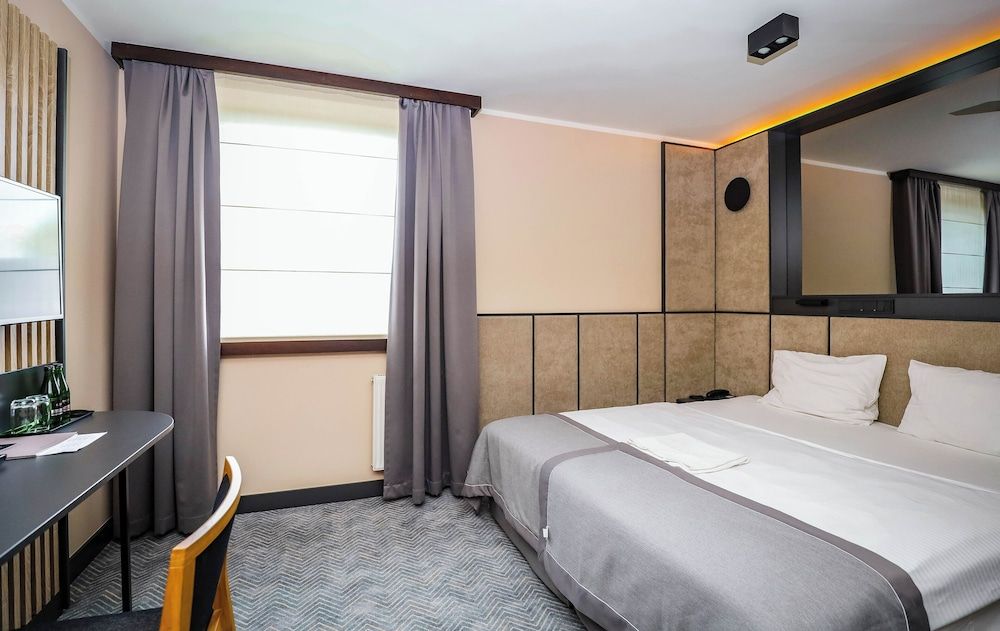 Hotel Ilonn Comfort Room 6