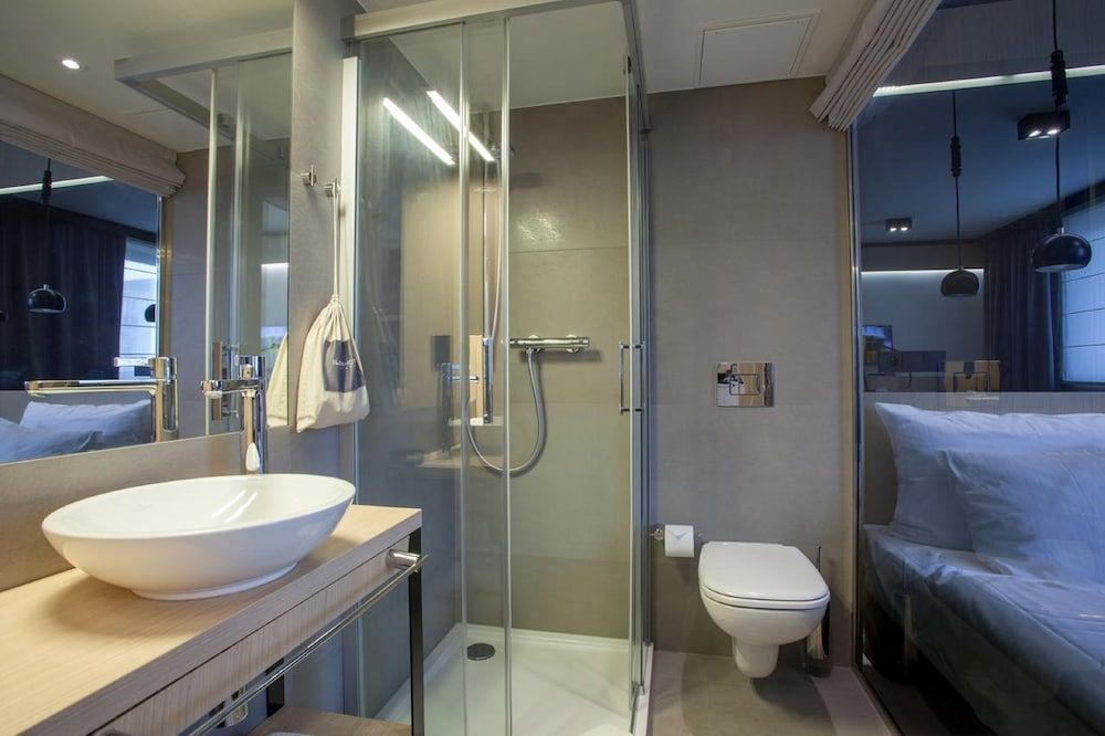 Hotel Ilonn Comfort Room 9