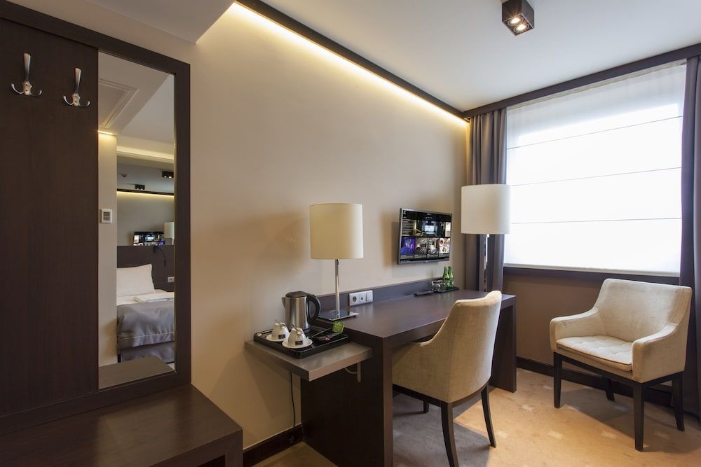 Hotel Ilonn Classic Double or Twin Room 9