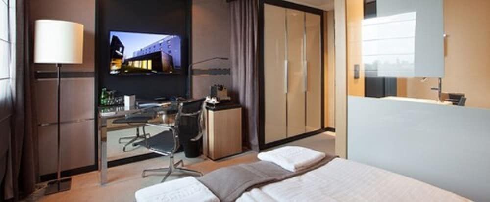 Hotel Ilonn Comfort Room 12