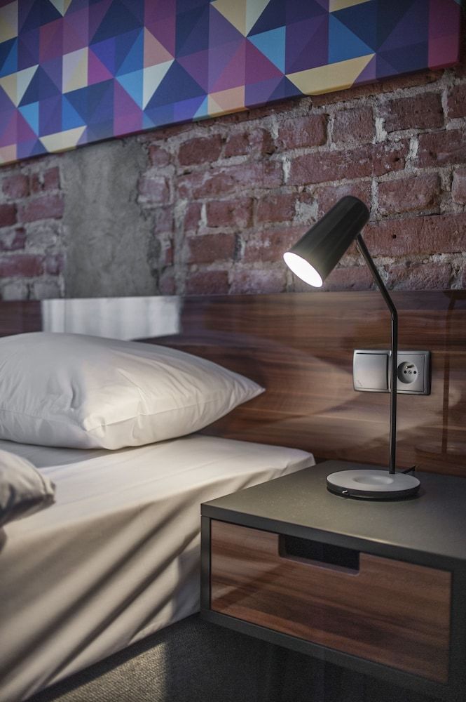 Hotel Tobaco Twin Room (small) 7