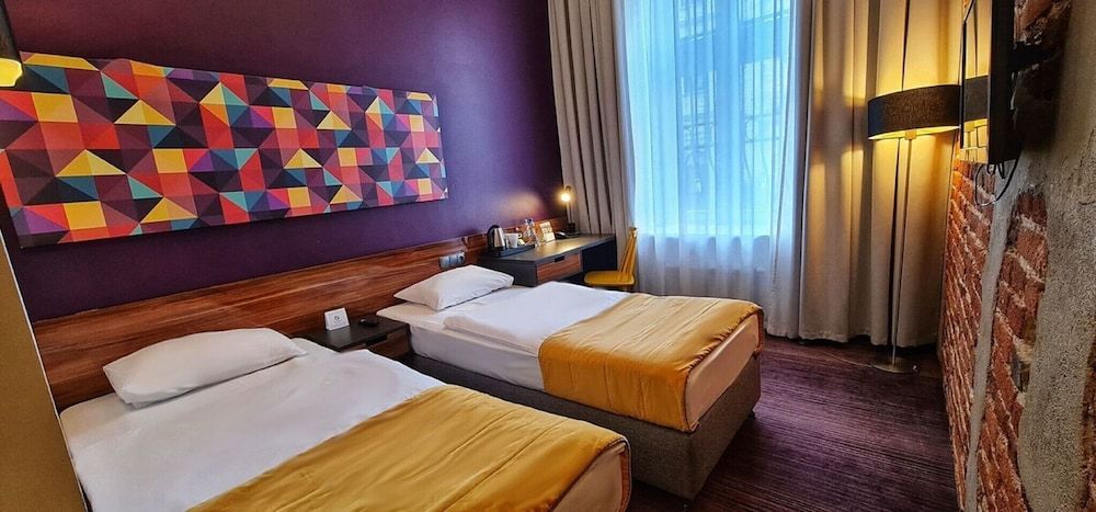 Hotel Tobaco Twin Room (small)