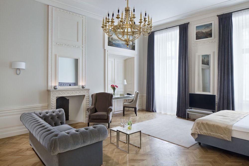 Premium Suite, 1 King Bed with Sofa bed, Non Smoking