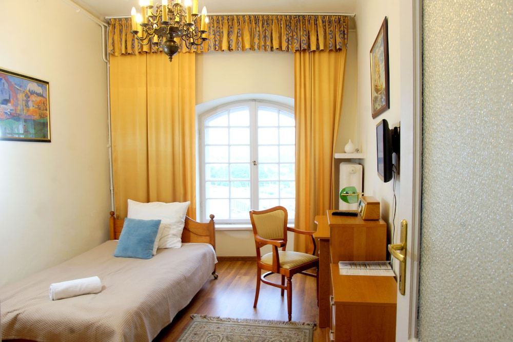 undefined Dom Literatury Pokoje Gościnne