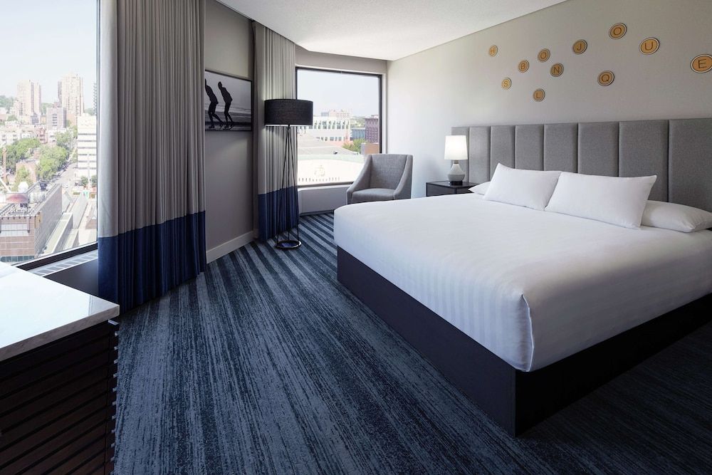 undefined DoubleTree by Hilton Montreal 2