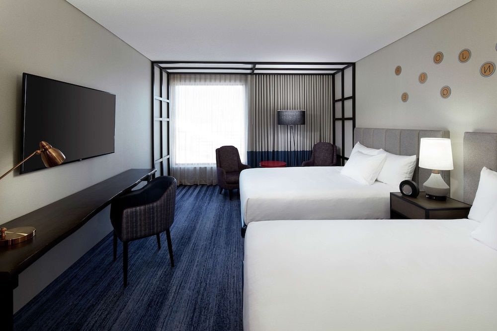 undefined DoubleTree by Hilton Montreal 3