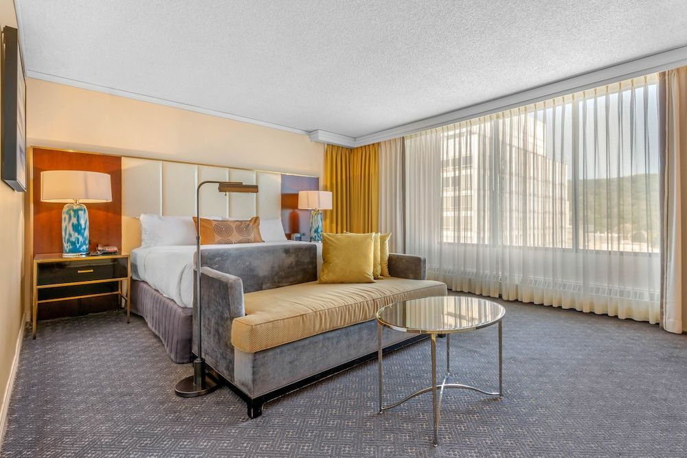 undefined Hotel Omni Mont-Royal 9