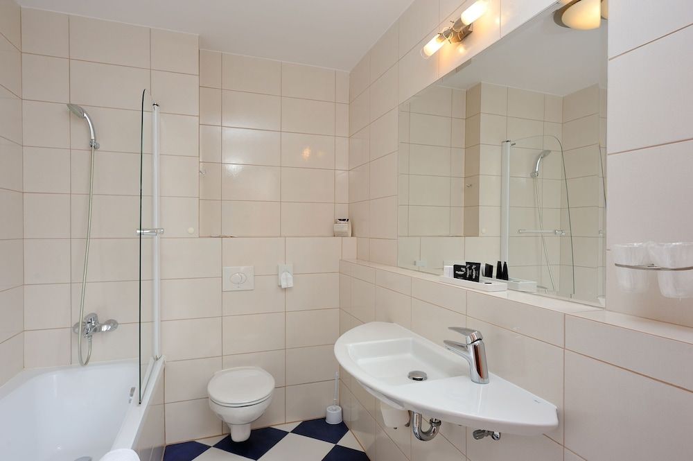 City Hotel Standard Double Room 7