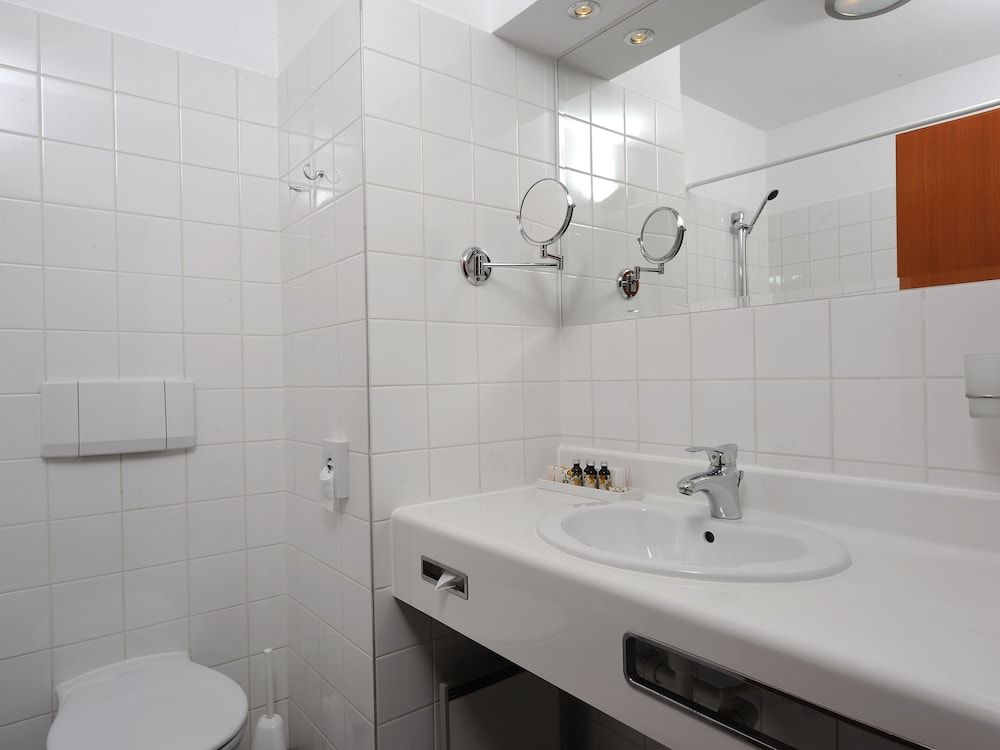 City Hotel Family Room 5