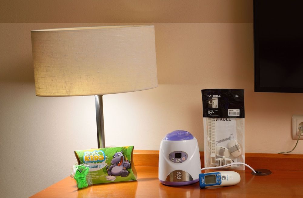 City Hotel Family Room 8