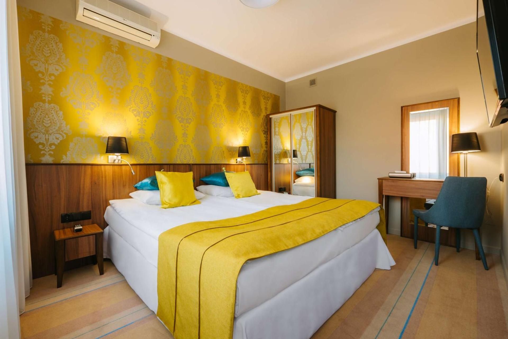 Family room with access to the wellness and fitness area