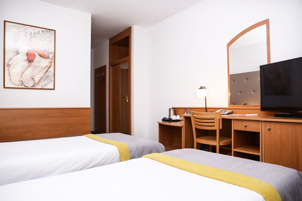 Dwór w Tomaszowicach Comfort Twin Room 3