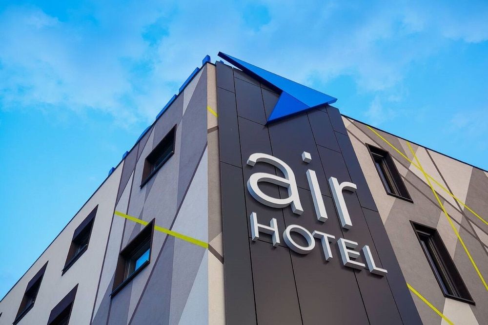undefined Air Hotel 9