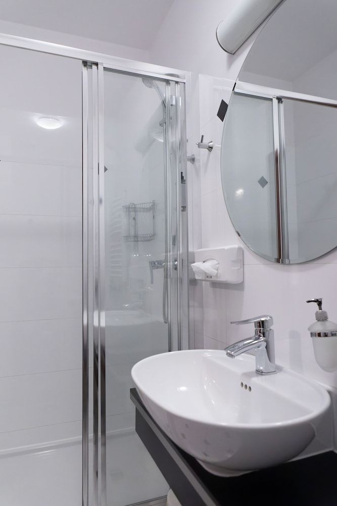 Gołębia 8 Residence Deluxe Double or Twin Room 9