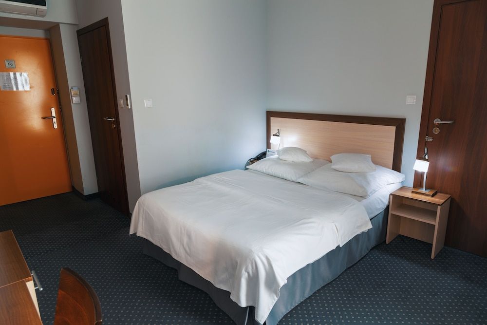 POLECZKI RESIDENCE APARTMENTS Economy Double Room, 1 Bedroom, Non Smoking 3