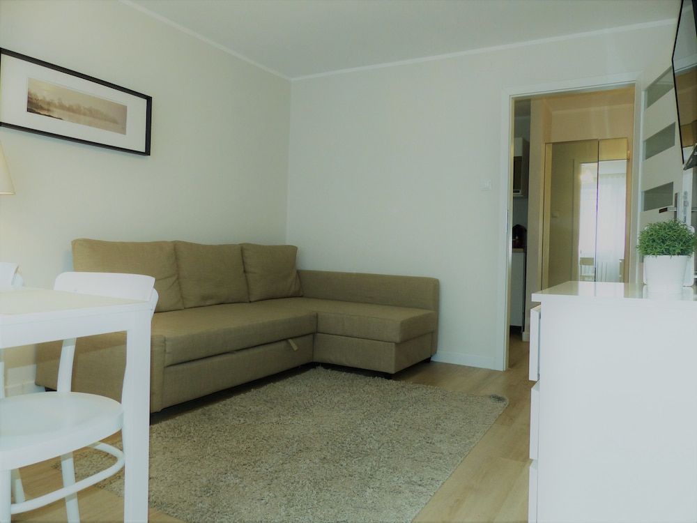 Hosapartments City Center Standard Apartment, 1 Bedroom, Balcony, Garden View 8