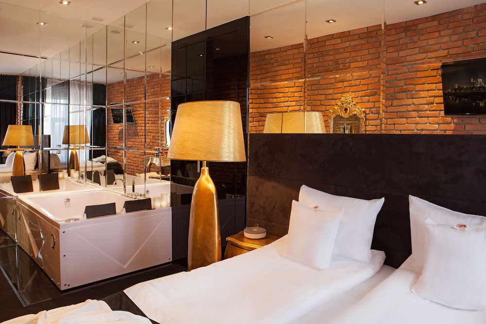 Deluxe Room, Jetted Tub