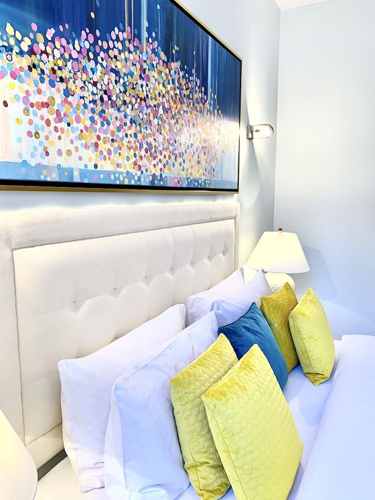 MONDRIAN Suite, 2 Bedrooms, 2 Bathrooms (Market Square view, 180 m2)