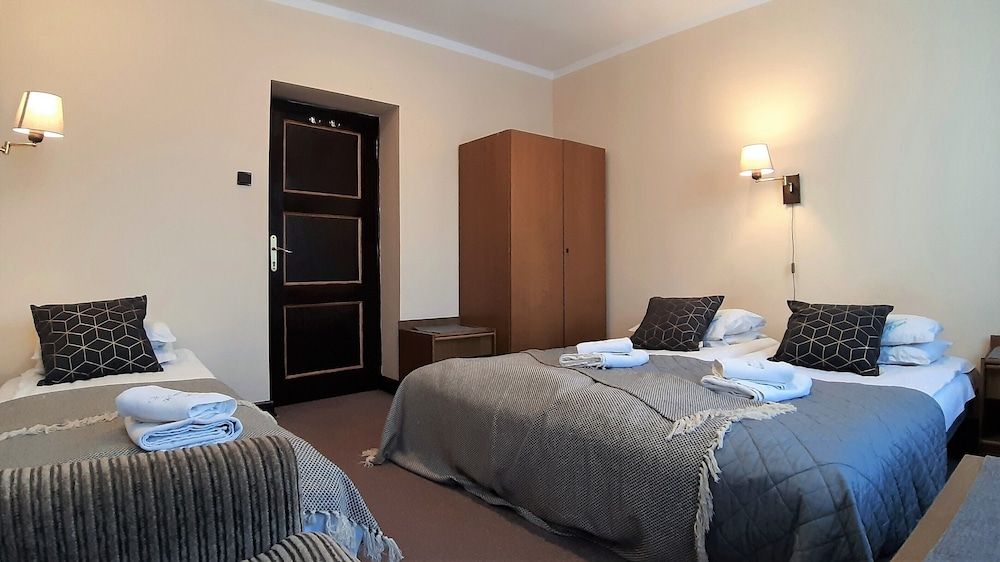 Economy, 1 Twin, 2 Bedroom, Courtyard View, Shared Bathroom