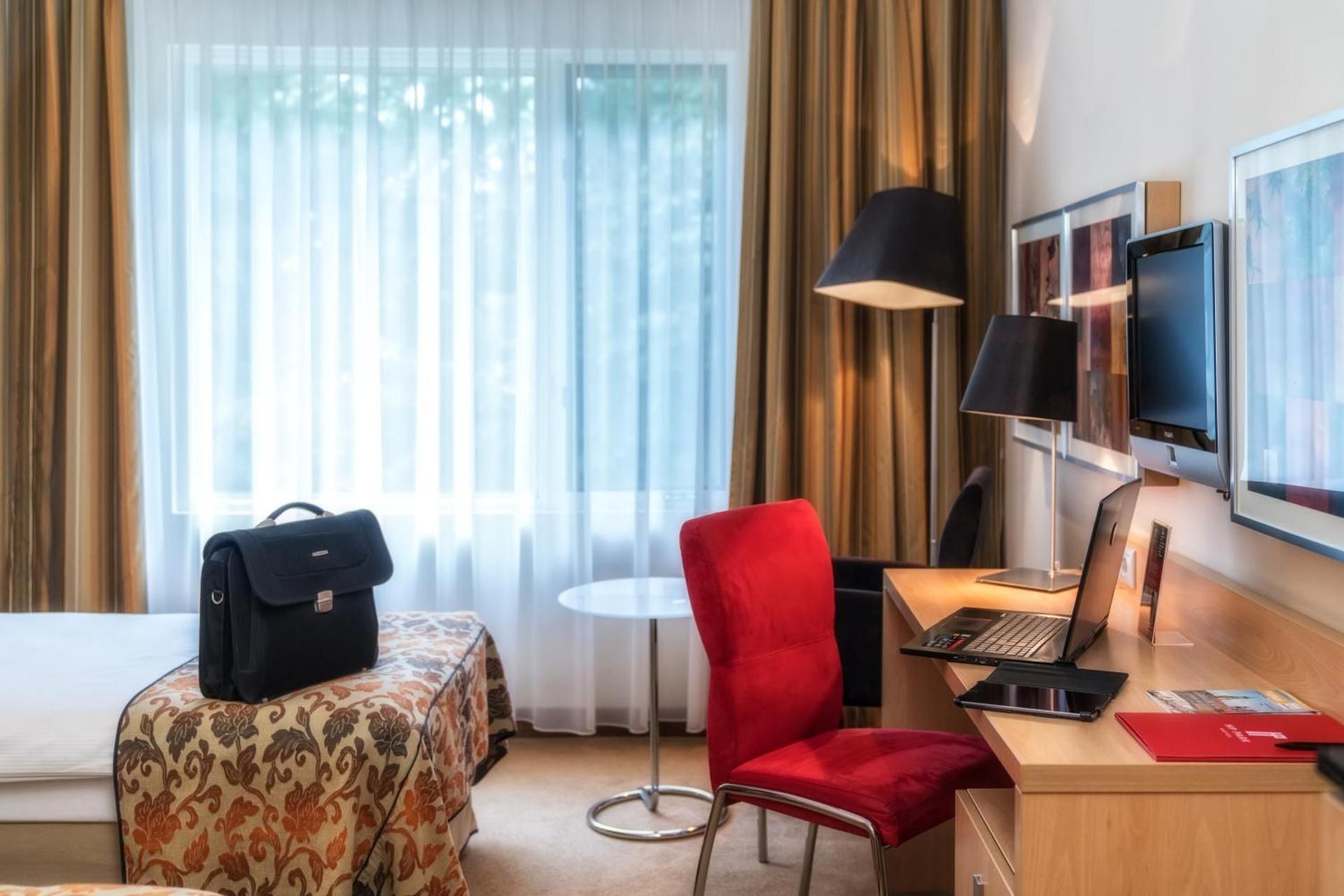 Twin Room - Street Side
