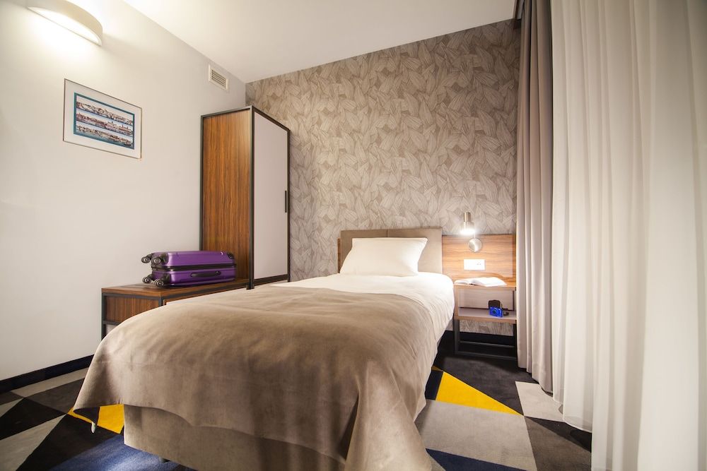 Vulcan Hotel Single Room 2