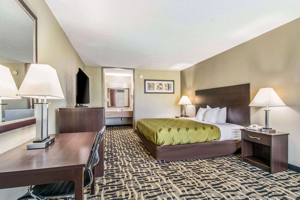 Suite, 1 King Bed with Sofa bed, Non Smoking