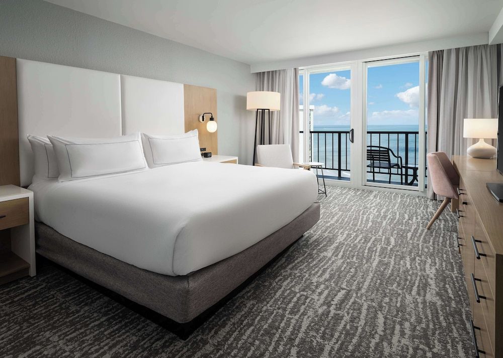 Room, 1 King Bed, Accessible, Ocean View (Roll-in Shower)