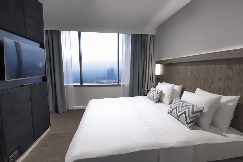 Suite, 1 King Bed with Sofa bed