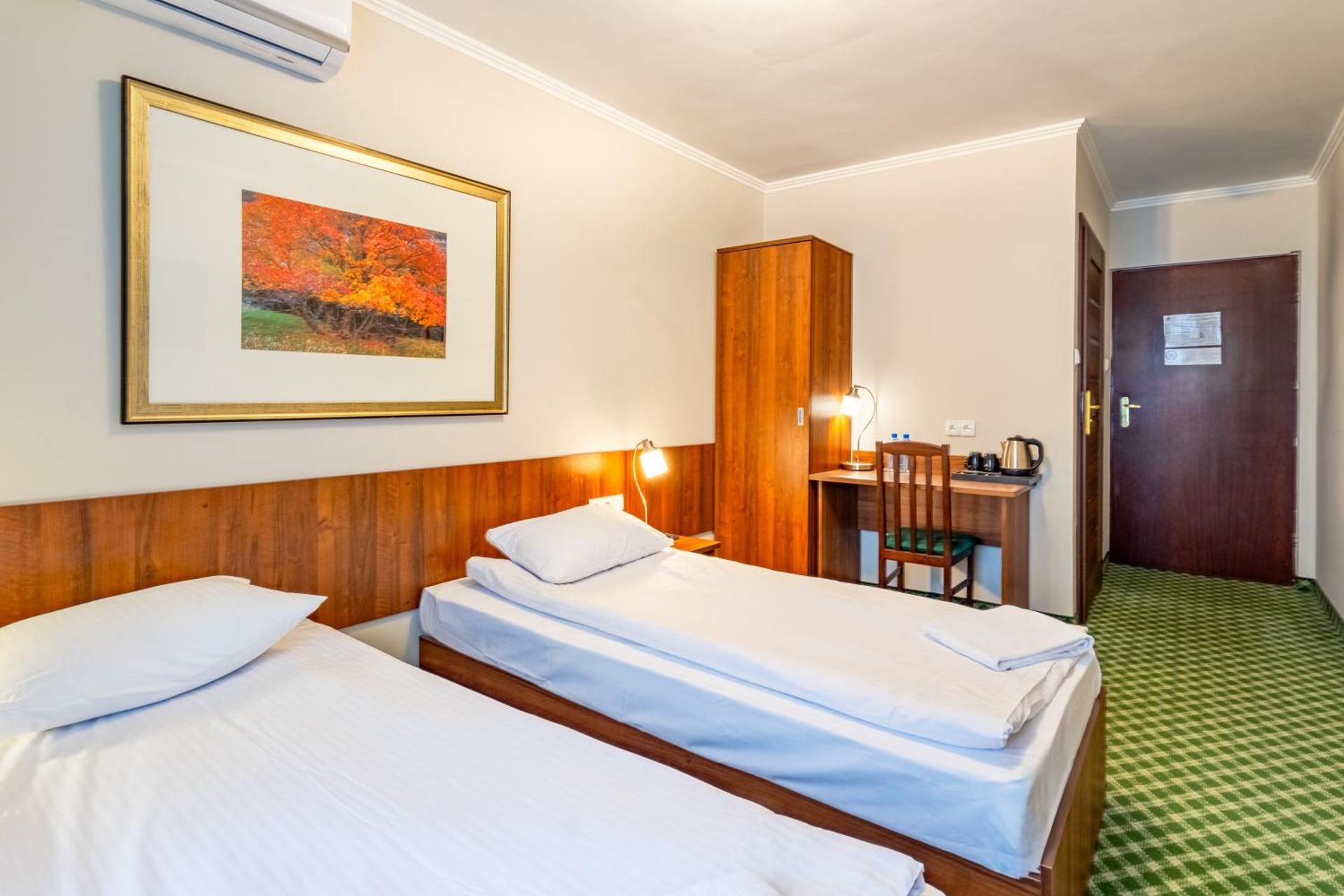 Twin Room with Air Condition