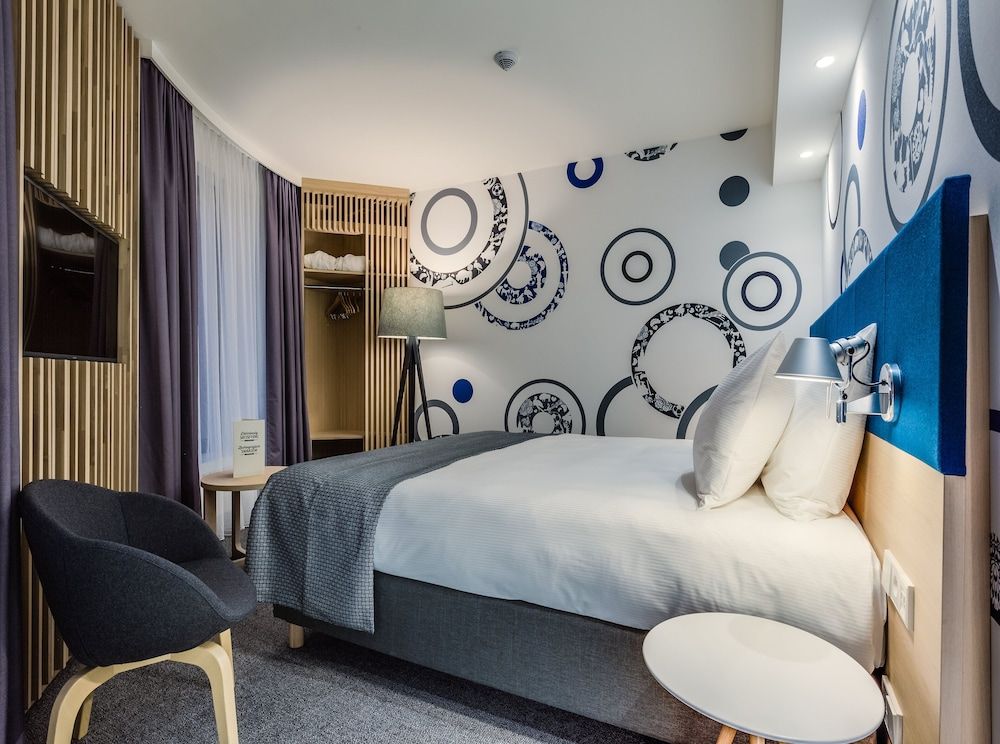Suite, 1 King Bed with Sofa bed