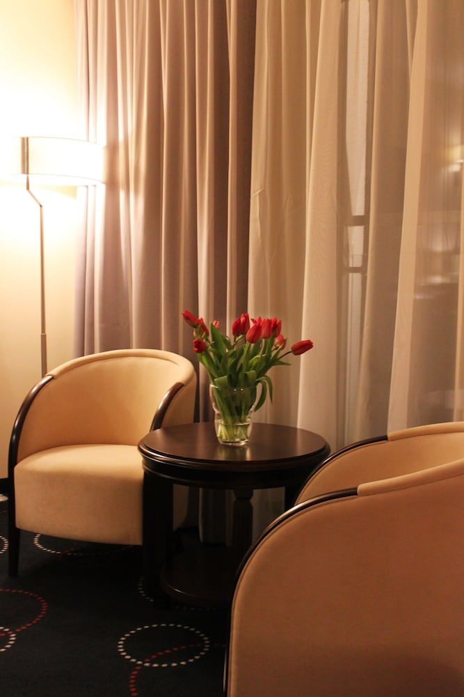 Hotel Admiral Classic Double or Twin Room 9