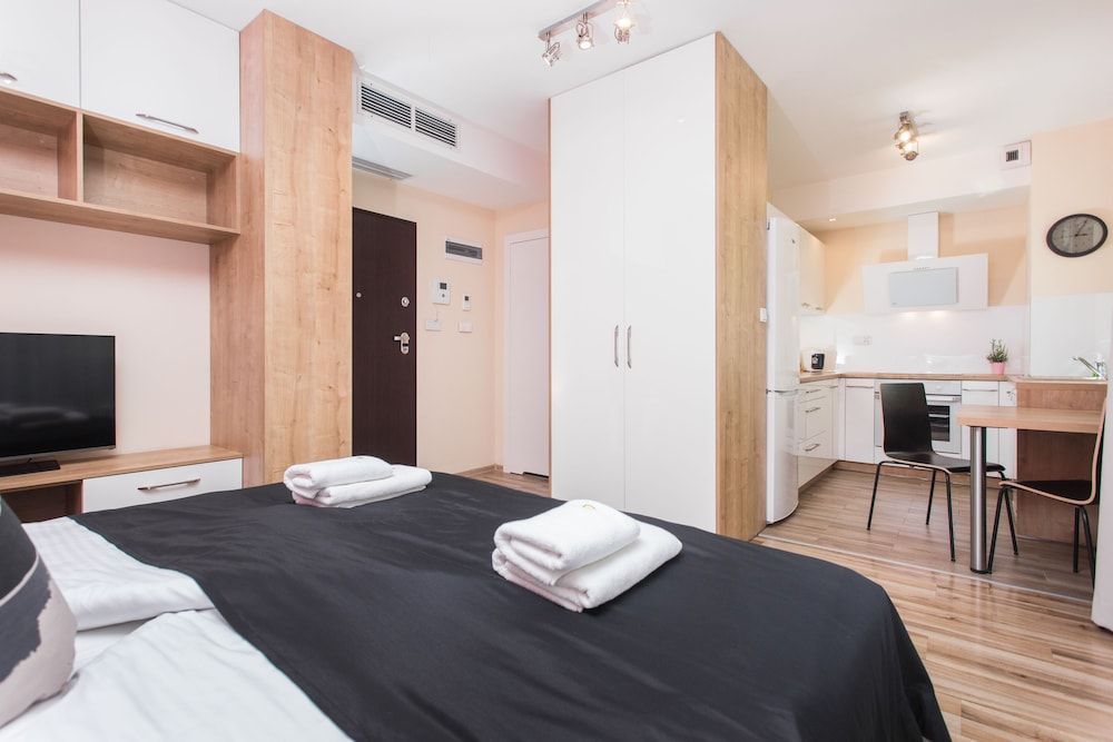 Deluxe Studio Suite, Non Smoking, Private Bathroom
