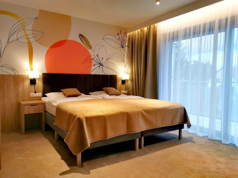 Hotel SKAL Classic Double or Twin Room, 1 King Bed 4